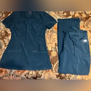 Cherokee infinity scrub set